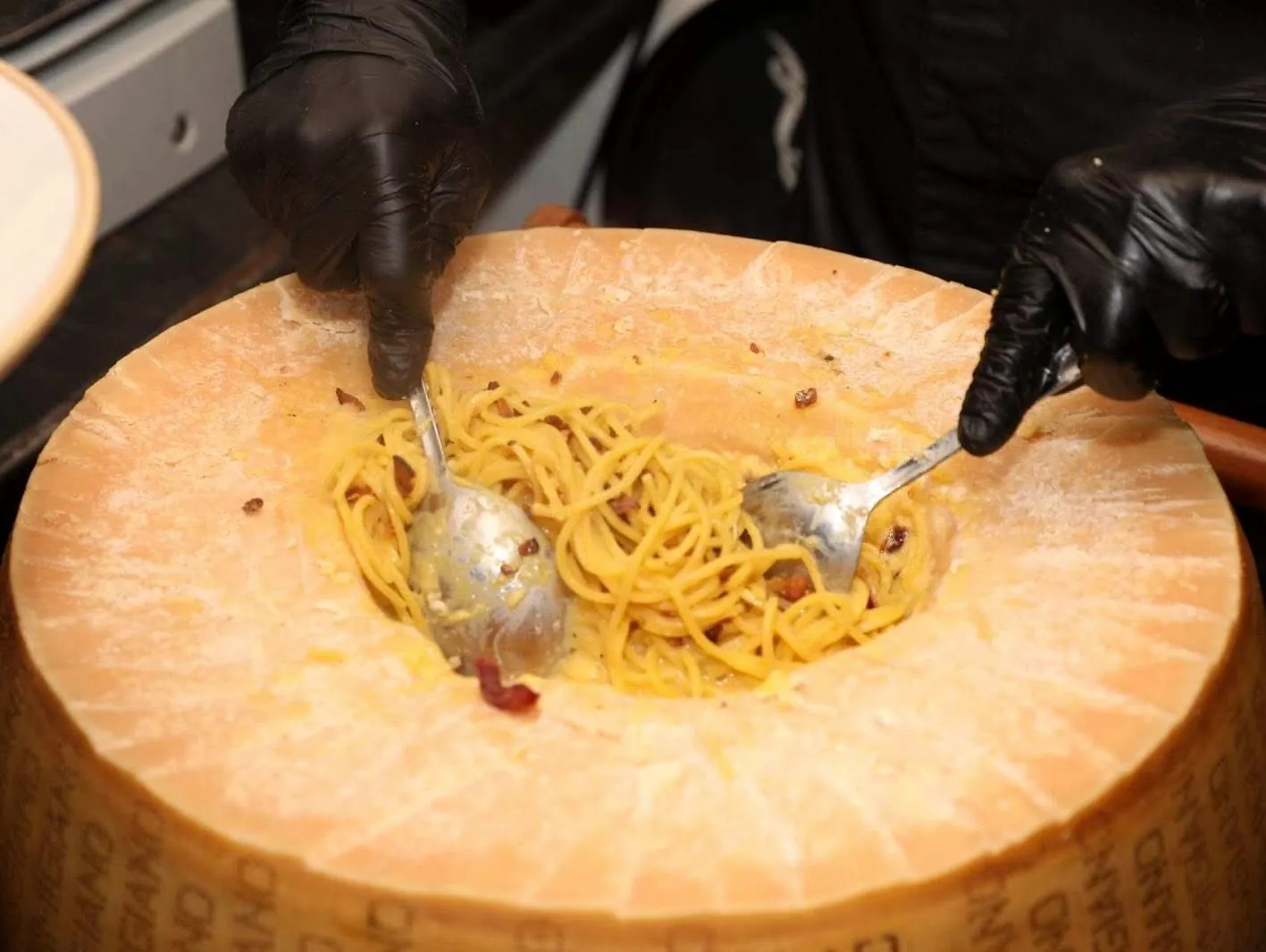 Paste învârtite în roata de Grana Padano